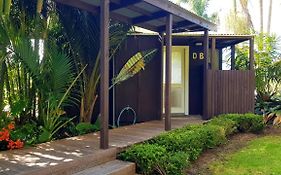 The Perfect Dogbox In A Tropical Country Setting!
